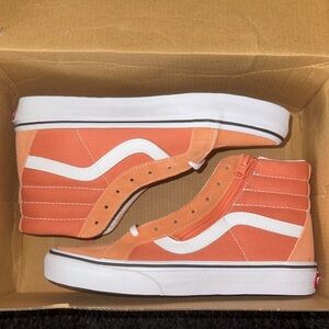 New Vans SK8 Hi-Zip girls grade school. Sz.5. Original box